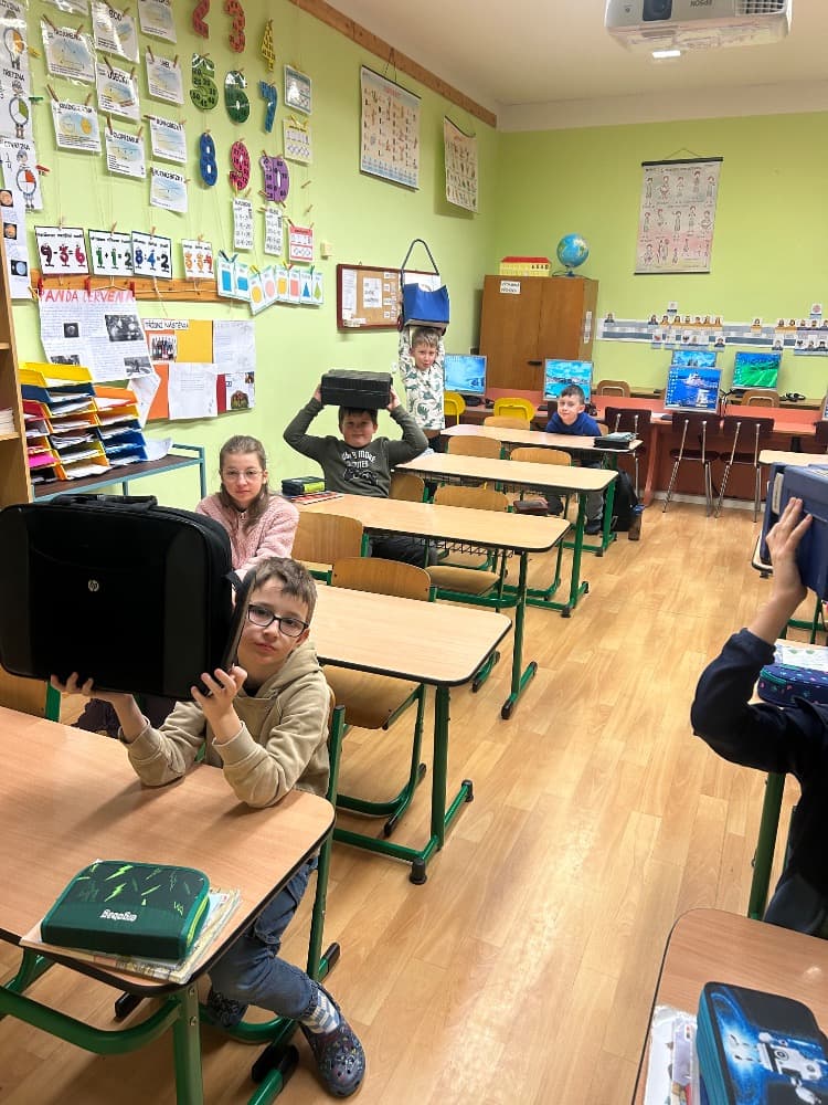 projektovy-den-ve-skole-den-bez-aktovek_1.jpeg