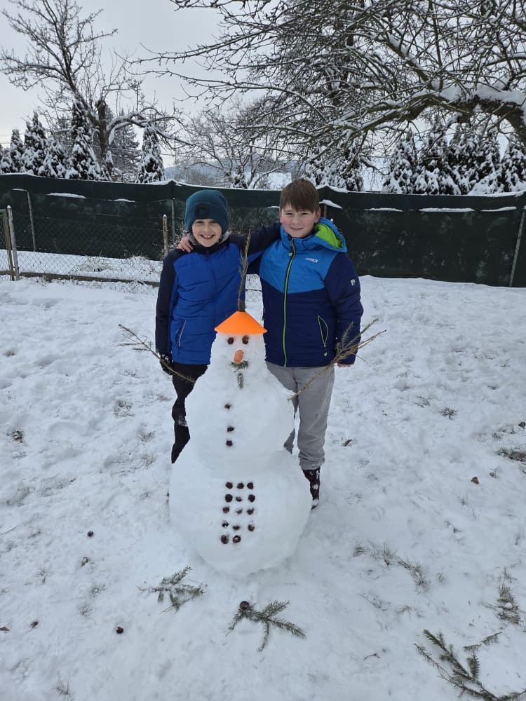 staveni-snehulaku-pri-hodine-pracovnich-cinnosti_6.jpeg